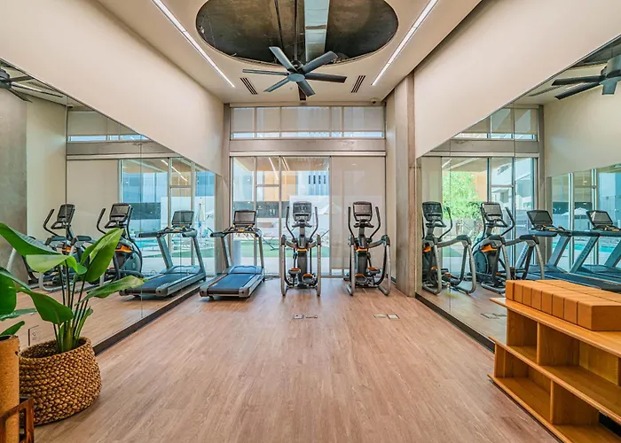 Near Art District With Gym Pool And Free Parking Apartment