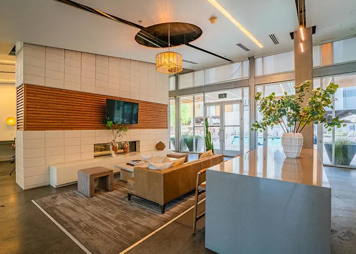 Apartment Near Art District With Gym Pool And Free Parking *