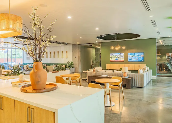 Near Art District With Gym Pool And Free Parking * Phoenix