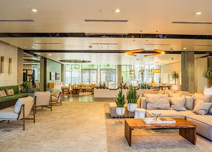 Near Art District With Gym Pool And Free Parking * Phoenix
