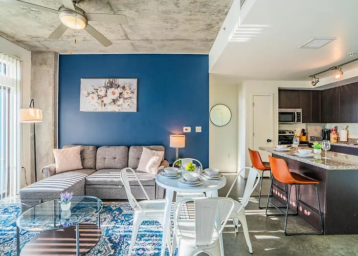 Apartment Near Art District With Gym Pool And Free Parking *