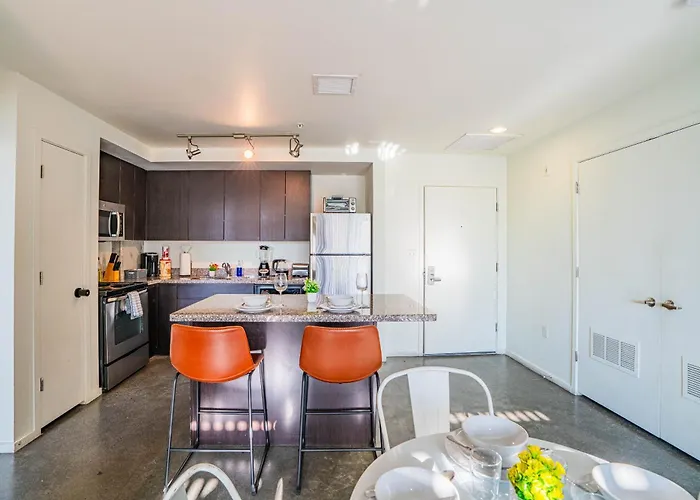 Near Art District With Gym Pool And Free Parking * Phoenix