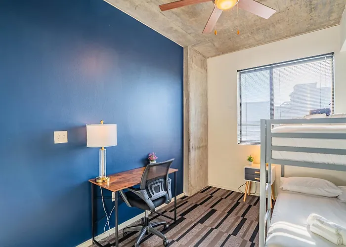 Near Art District With Gym Pool And Free Parking *