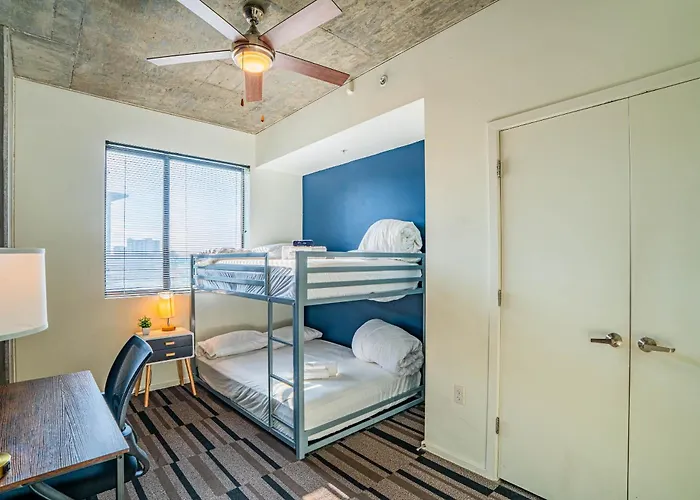 Near Art District With Gym Pool And Free Parking * Phoenix