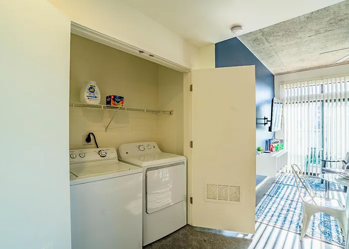 Near Art District With Gym Pool And Free Parking Apartment *