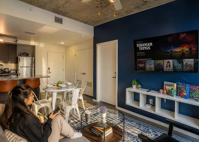 Apartment Near Art District With Gym Pool And Free Parking Phoenix