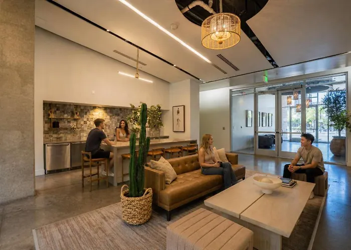 Near Art District With Gym Pool And Free Parking *