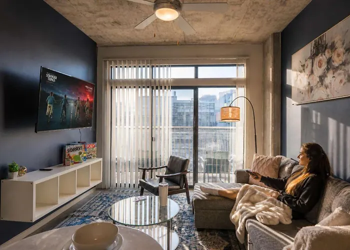 Near Art District With Gym Pool And Free Parking * Phoenix
