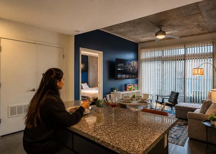 Near Art District With Gym Pool And Free Parking Apartment *