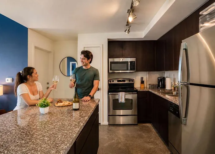 Apartment Near Art District With Gym Pool And Free Parking