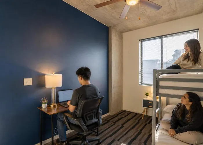 Near Art District With Gym Pool And Free Parking Apartment Phoenix